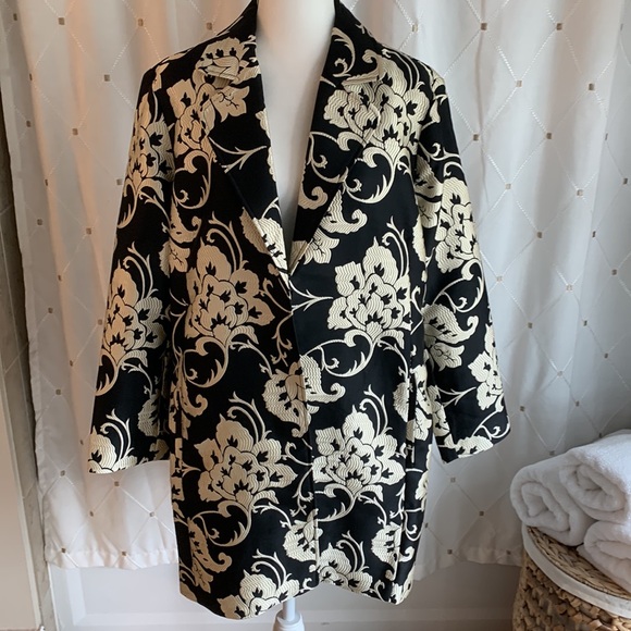 CHICOS black and ivory topper - Picture 2 of 7